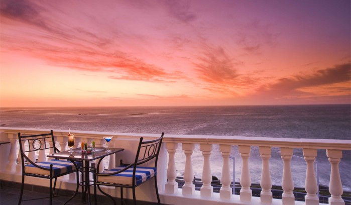 Hotels Near Apostles Hotels Near Apostles