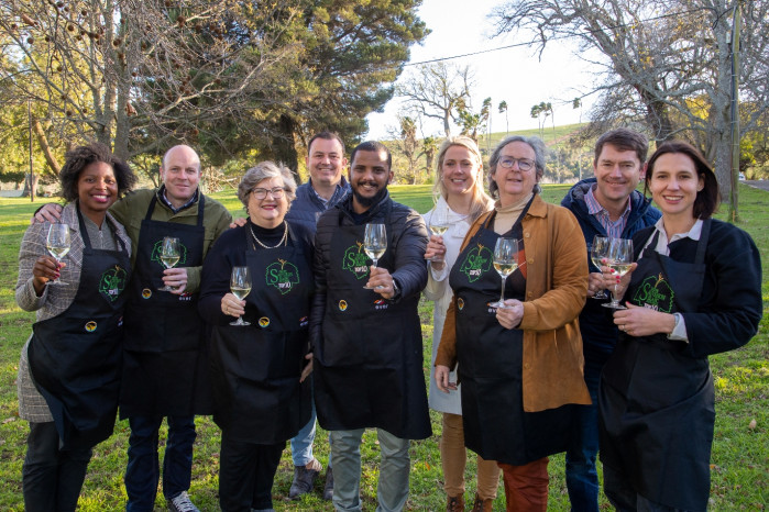 This year&#039;s judging panel of the FNB Sauvignon Blanc SA Top 10 competition at Uitkyk: From left are protégé judge Mahalia Kotjane, assistant winemaker of Lievland, Johann Fourie, chief winemaker of Benguela Cove, Dr Winifred Bowman, Cape Wine Master and convener of the panel, RJ Botha, Sauvignon Blanc SA Chairperson, winemaker Morgan Steyn of De Grendel, Inge Smit of EVER Solutions, wine judge and author Fiona McDonald, Arno Cloete of FNB Agriculture, and Cape Wine Master René Groenewald