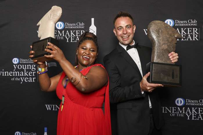 The winners of the 2023 Diners Club Young Winemaker and Winemaker of the Year awards receiving their Trophies - Left: Nongcebo Langa from Delheim Wines (2023 Young Winemaker of the Year), and Right: Tertius Boshoff from Stellenrust Wines (2023 Winemaker of the Year)