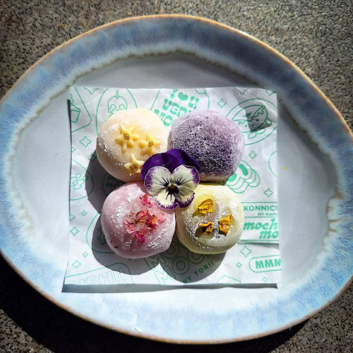 Box of Flowers for Mom” Mochi Collection