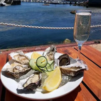 Oysters & Bubbly